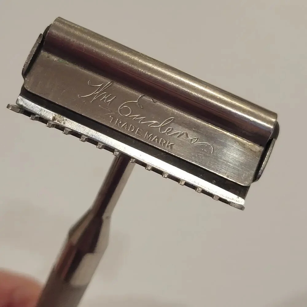 Vintage Enders Safety Razor Silver Tone with 2 blade.